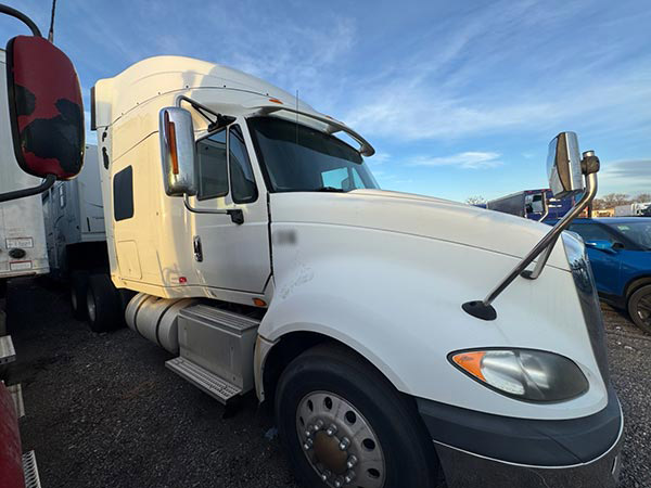 2015 International ProStar+ Sleeper Cab Semi-Trailer Truck 2D