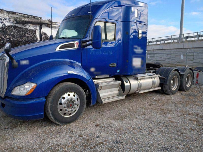 2017 Kenworth T680 Semi-Trailer Truck 2D